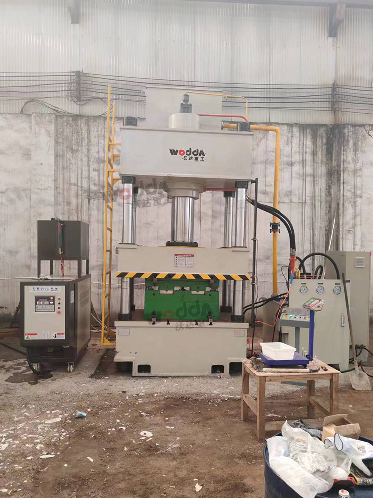 400噸石英石水槽成型液壓機(jī) 400噸石英石水槽成型液壓機(jī)