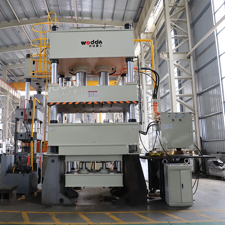 630噸三梁四柱液壓機(jī) 630噸三梁四柱液壓機(jī)