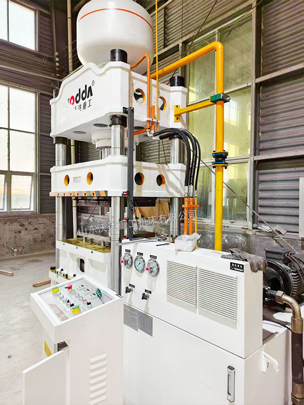 315噸四柱液壓機現(xiàn)場