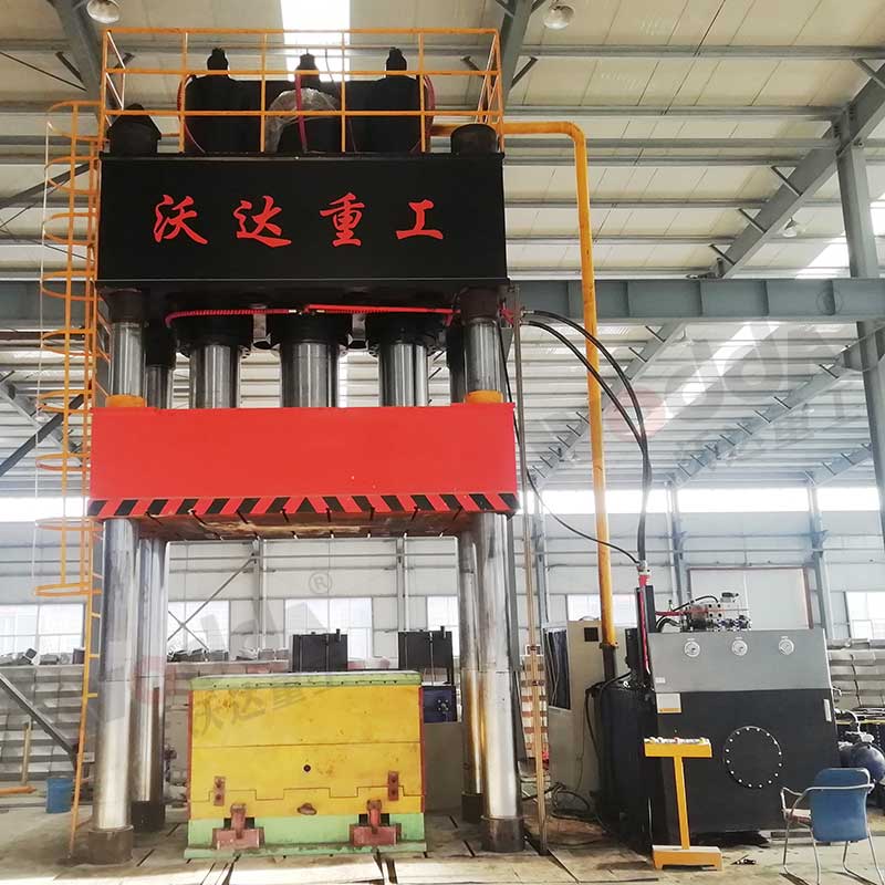 1000噸液壓機(jī) 1000噸液壓機(jī)