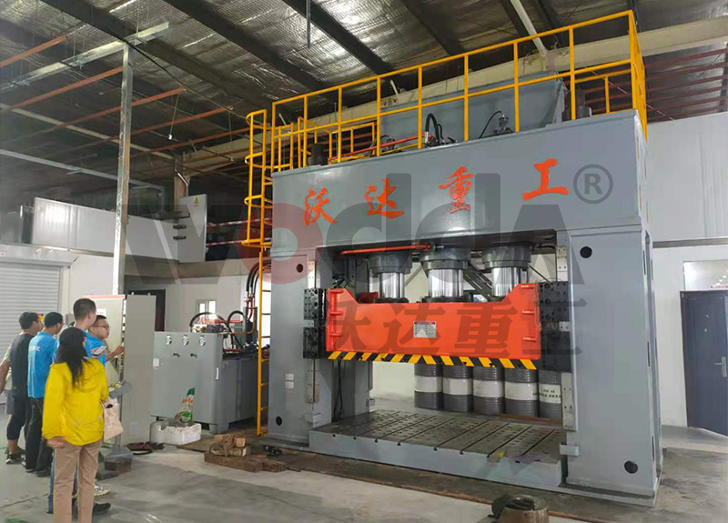 1000噸框架式液壓機(jī)客戶現(xiàn)場(chǎng) 1000噸框架式液壓機(jī)客戶現(xiàn)場(chǎng)