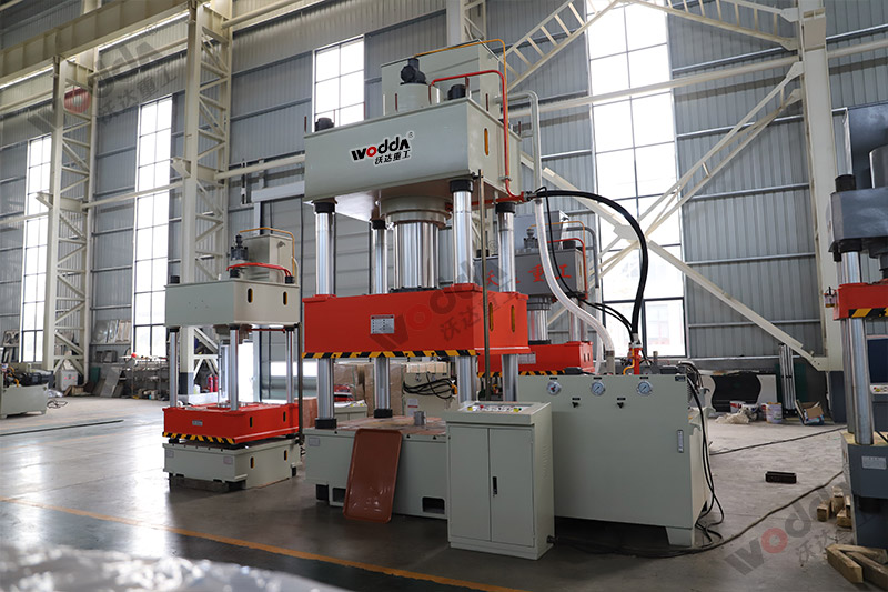 630噸拉伸液壓機(jī) 630噸拉伸液壓機(jī)