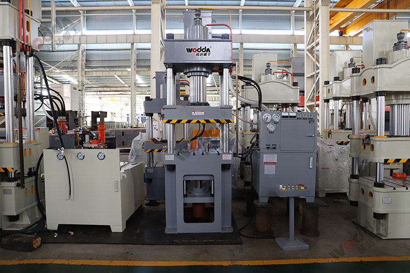 200噸拉伸液壓機(jī) 200噸拉伸液壓機(jī)