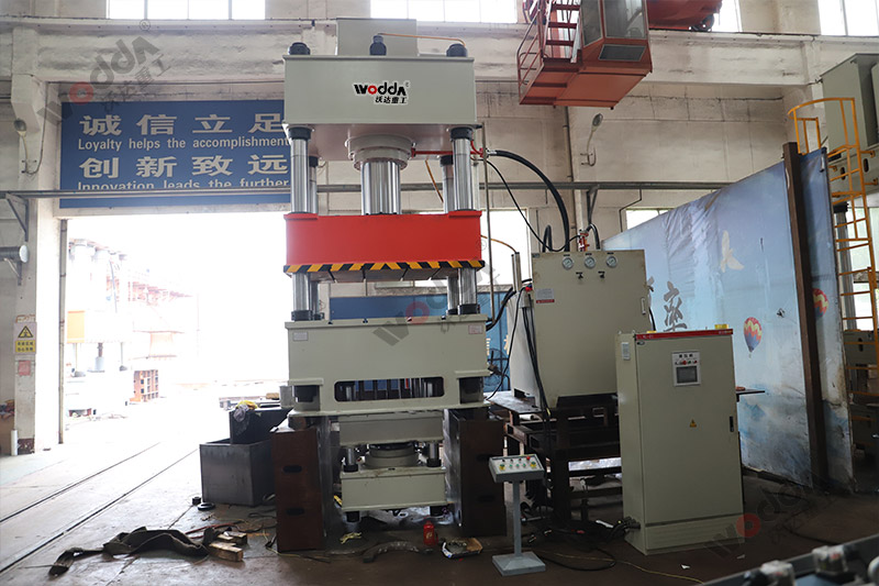 630噸拉伸液壓機(jī) 630噸拉伸液壓機(jī)