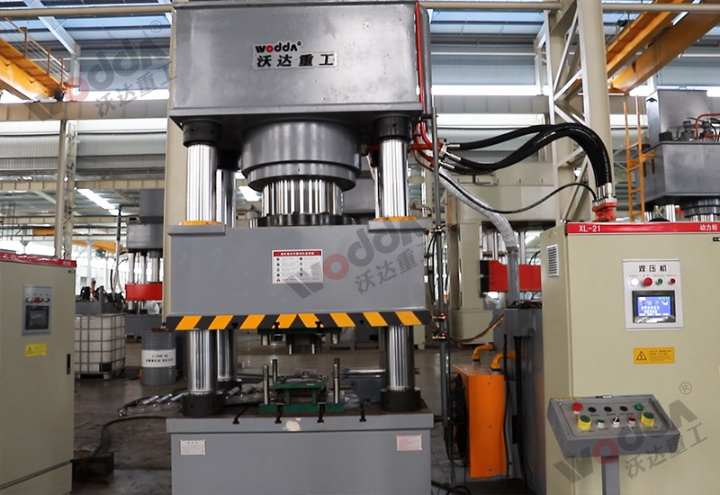 全自動630噸礦用錨桿托盤液壓機(jī) 全自動630噸礦用錨桿托盤液壓機(jī)