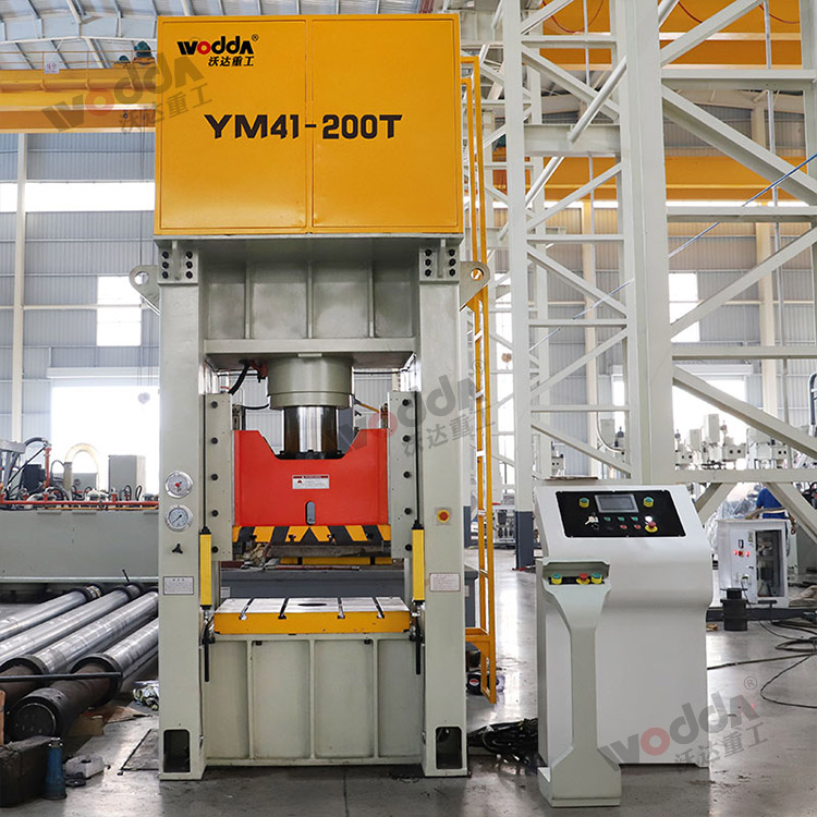 200噸框架式液壓機(jī) 200噸框架式液壓機(jī)