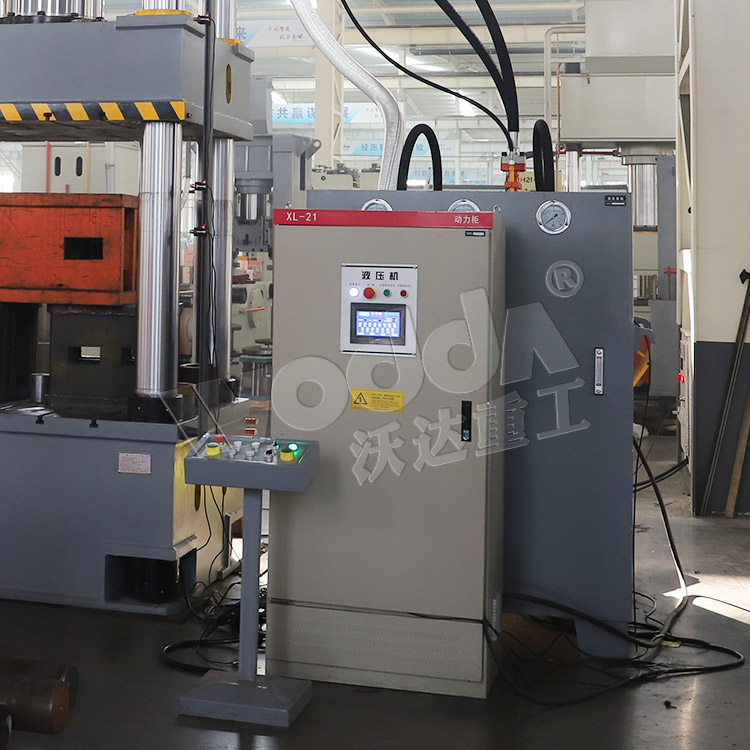 630噸液壓機(jī)伺服動(dòng)力柜、移動(dòng)工作臺(tái)