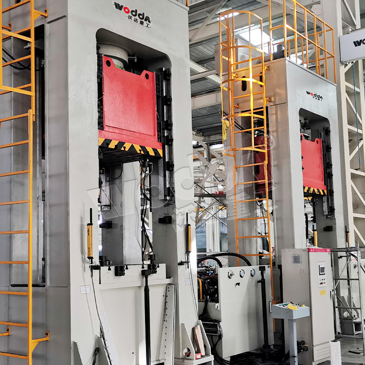 630噸框架液壓機(jī)(兩臺(tái)) 630噸框架液壓機(jī)(兩臺(tái))