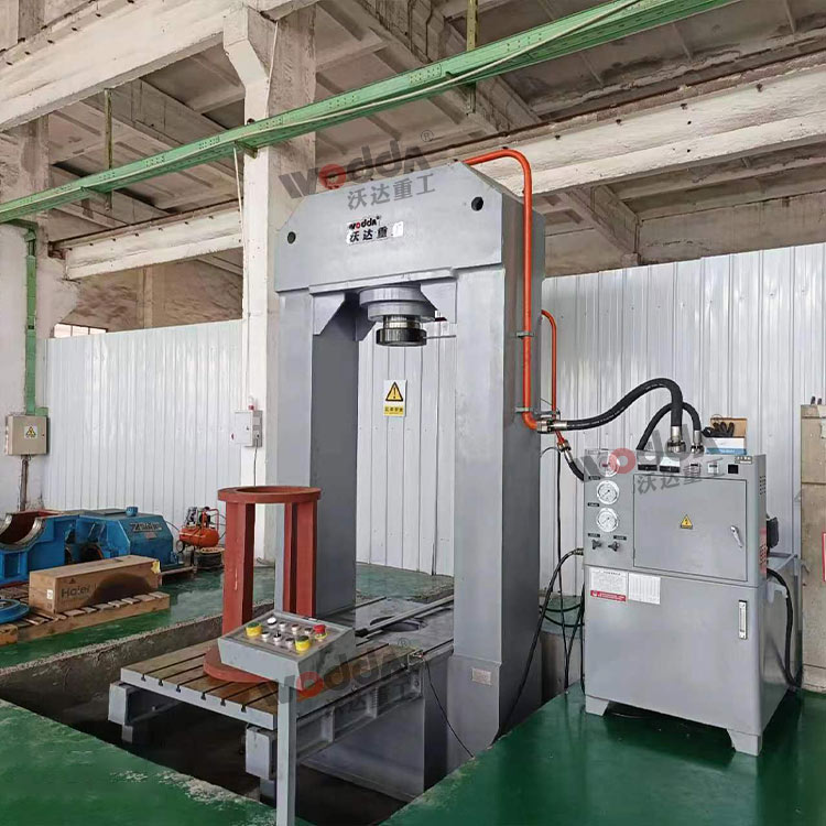 315噸龍門(mén)式電機(jī)軸承壓裝液壓機(jī)客戶現(xiàn)場(chǎng) 315噸龍門(mén)式電機(jī)軸承壓裝液壓機(jī)客戶現(xiàn)場(chǎng)