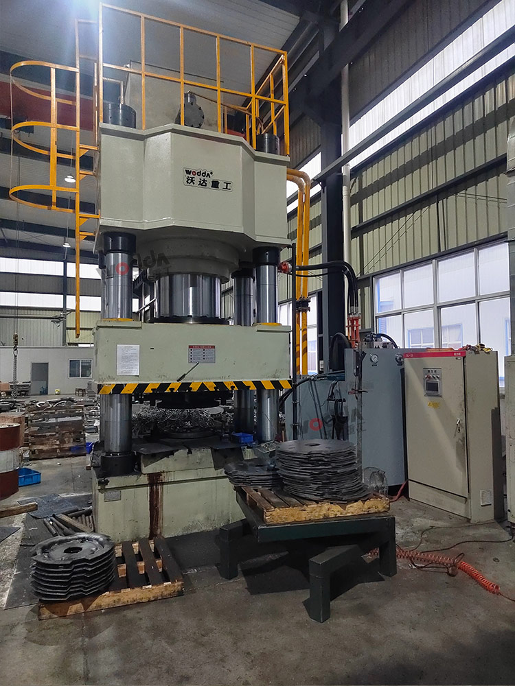 1000噸汽車(chē)離合器片成型液壓機(jī) 1000噸汽車(chē)離合器片成型液壓機(jī)