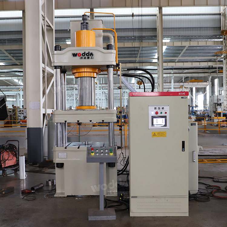 200噸四柱油壓機 200噸四柱油壓機