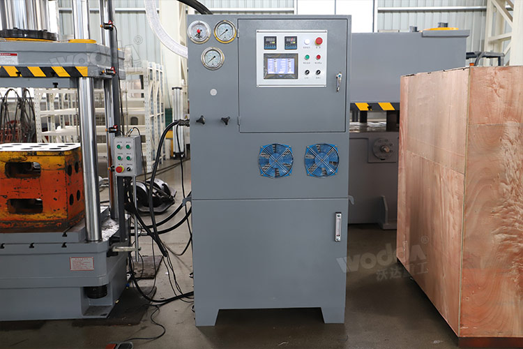 密胺餐具熱壓成型液壓機(jī)細(xì)節(jié) 密胺餐具熱壓成型液壓機(jī)細(xì)節(jié)