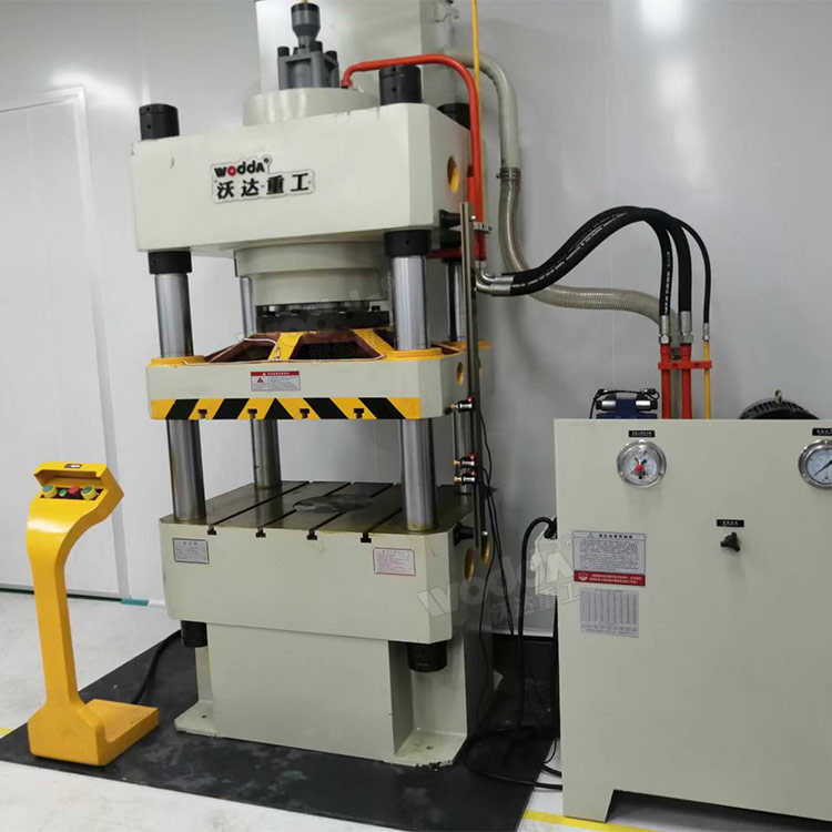 160噸三梁四柱油壓機(jī) 160噸三梁四柱油壓機(jī)