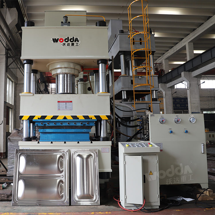 500噸不銹鋼水箱拉伸液壓機(jī) 500噸不銹鋼水箱拉伸液壓機(jī)