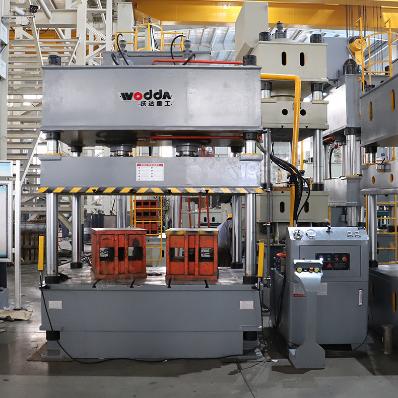 200噸四柱液壓機(jī) 200噸四柱液壓機(jī)