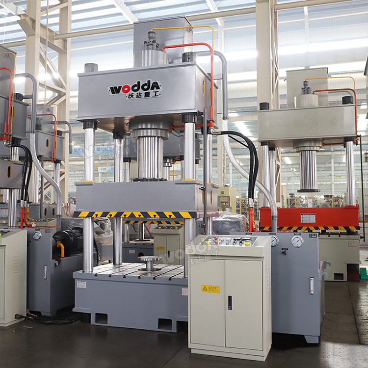 315噸三梁四柱液壓機(jī)車間實(shí)物.jpg 315噸三梁四柱液壓機(jī)車間實(shí)物.jpg