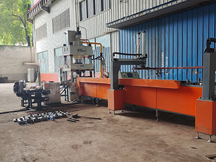 200噸礦用錨桿托盤生產(chǎn)線現(xiàn)場 200噸礦用錨桿托盤生產(chǎn)線現(xiàn)場