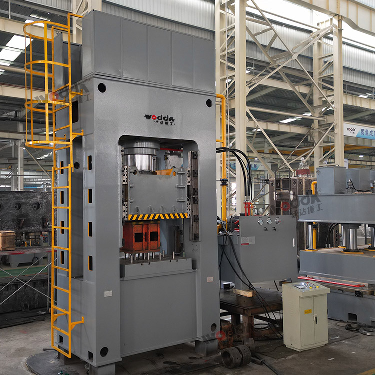 800噸不銹鋼水箱板拉伸液壓機(jī) 800噸不銹鋼水箱板拉伸液壓機(jī)