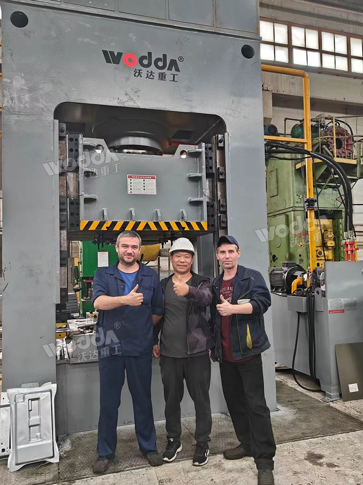 630噸廚具灶臺拉伸液壓機客戶現(xiàn)場 630噸廚具灶臺拉伸液壓機客戶現(xiàn)場