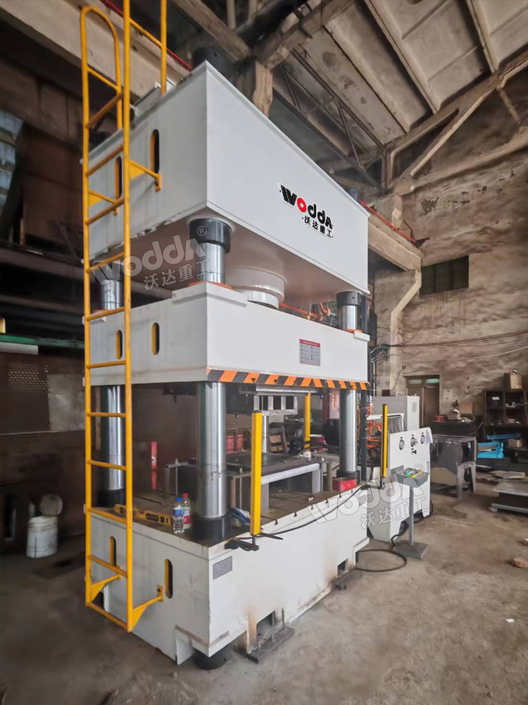 315噸三梁四柱液壓機(jī)現(xiàn)場試機(jī) 315噸三梁四柱液壓機(jī)現(xiàn)場試機(jī)