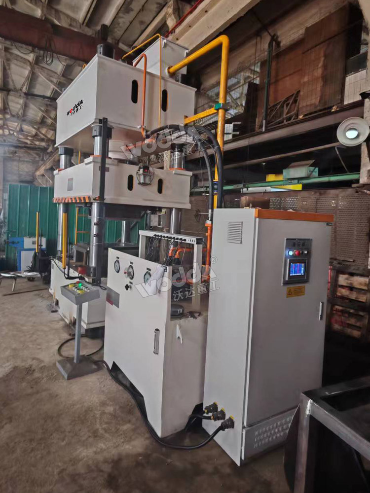 315噸金屬成型液壓機(jī) 315噸金屬成型液壓機(jī)