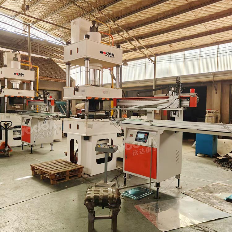 200噸拉伸機(jī) 200噸拉伸機(jī)