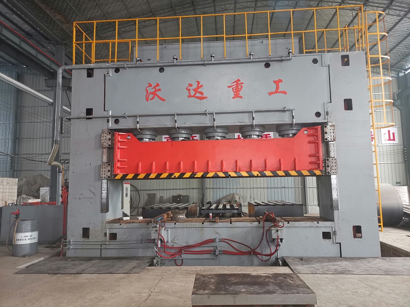 2000噸龍門液壓機客戶現(xiàn)場 2000噸龍門液壓機客戶現(xiàn)場