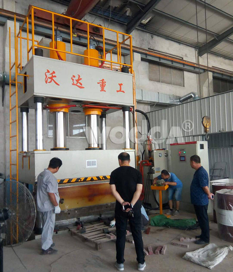 1200噸四柱液壓機 1200噸四柱液壓機