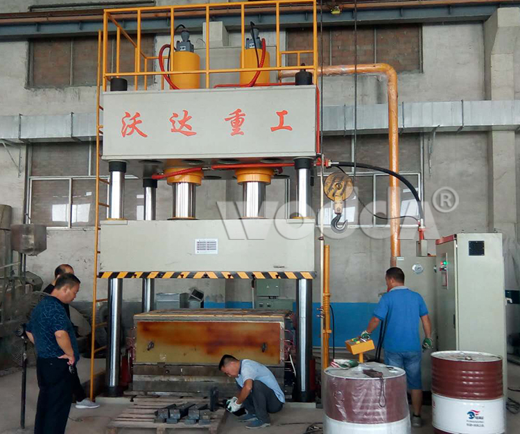 1200噸玻璃鋼化糞池客戶現(xiàn)場 1200噸玻璃鋼化糞池客戶現(xiàn)場