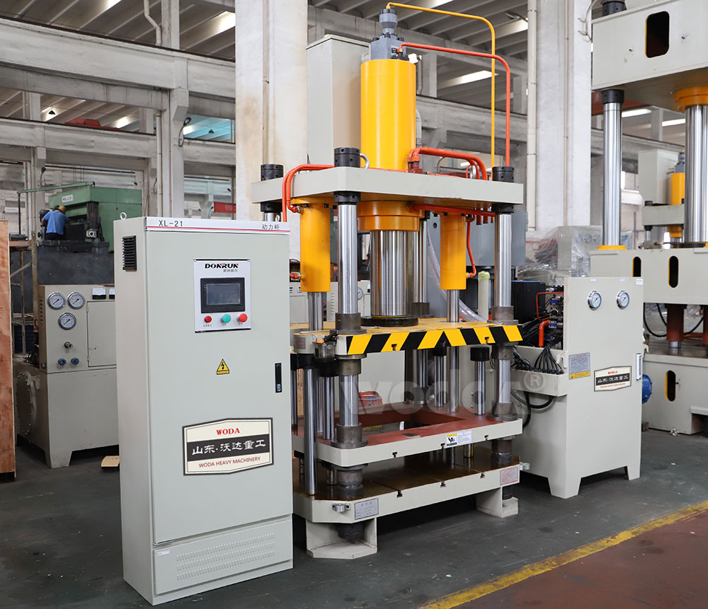 100噸四梁四柱液壓機(jī) 100噸四梁四柱液壓機(jī)