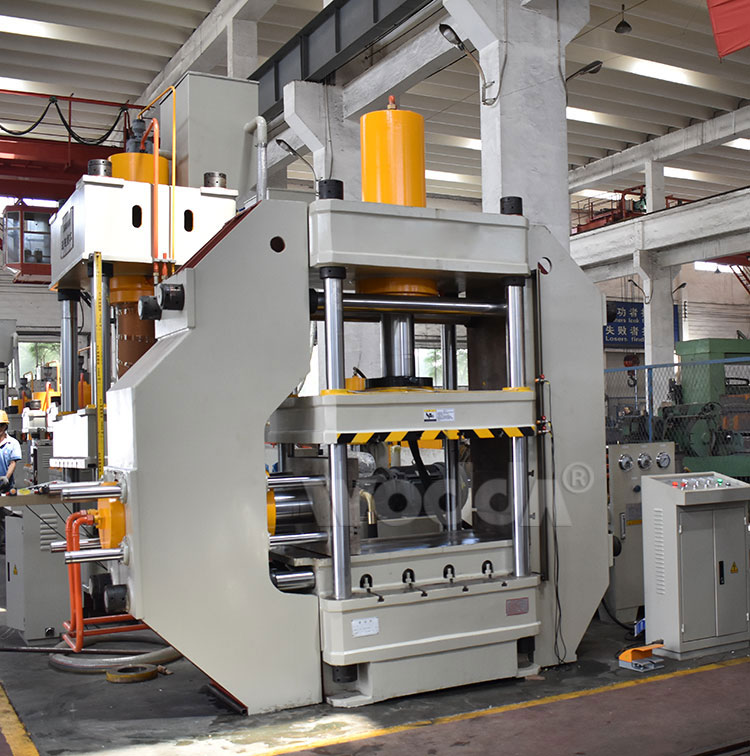 200噸四柱液壓機(jī) 200噸四柱液壓機(jī)